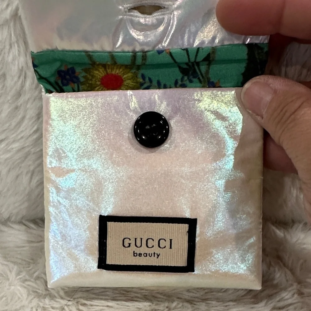 Gucci Iridescent Heart Mirror - Picture 4 of 4
